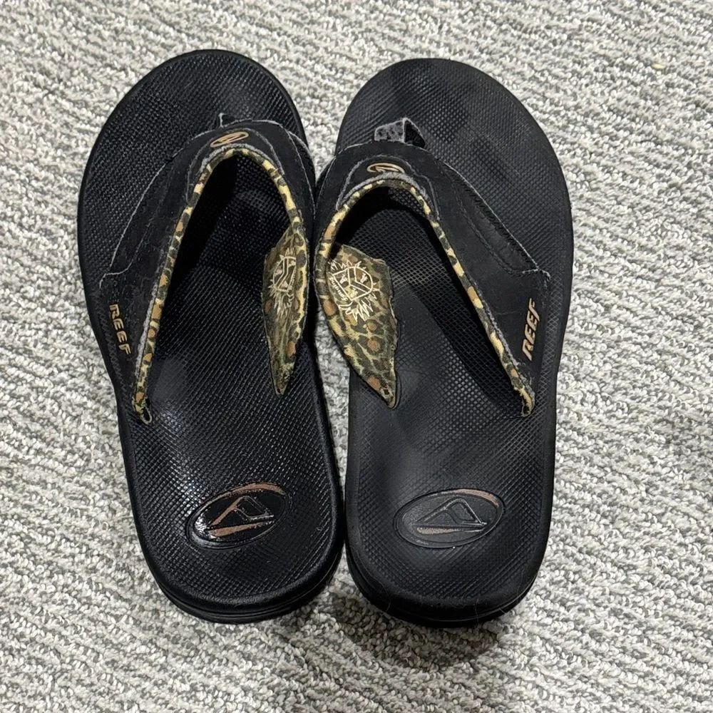Reef Black and Gold Patterned Sandals